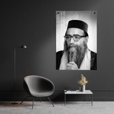 תמונת זכוכית הרב יאשיהו פינטו רקע בטון