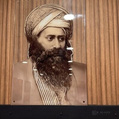 תמונת זכוכית הבן איש חי גוון חום רקע שקוף